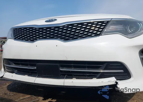 2016 Kia Optima Sx Turbo z USA, uszkodzony, nr VIN 5XXGW4L28GG077953